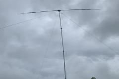 Rotatable dipole against a dark FD sky