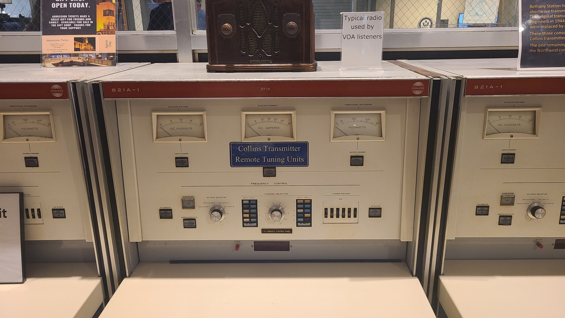 Collins antenna matcher control box.