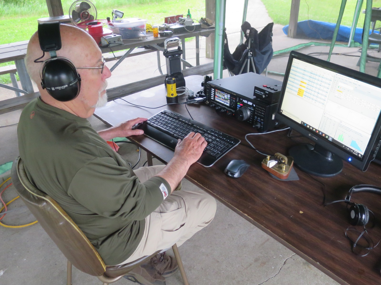 Harold K9HB at the CW station