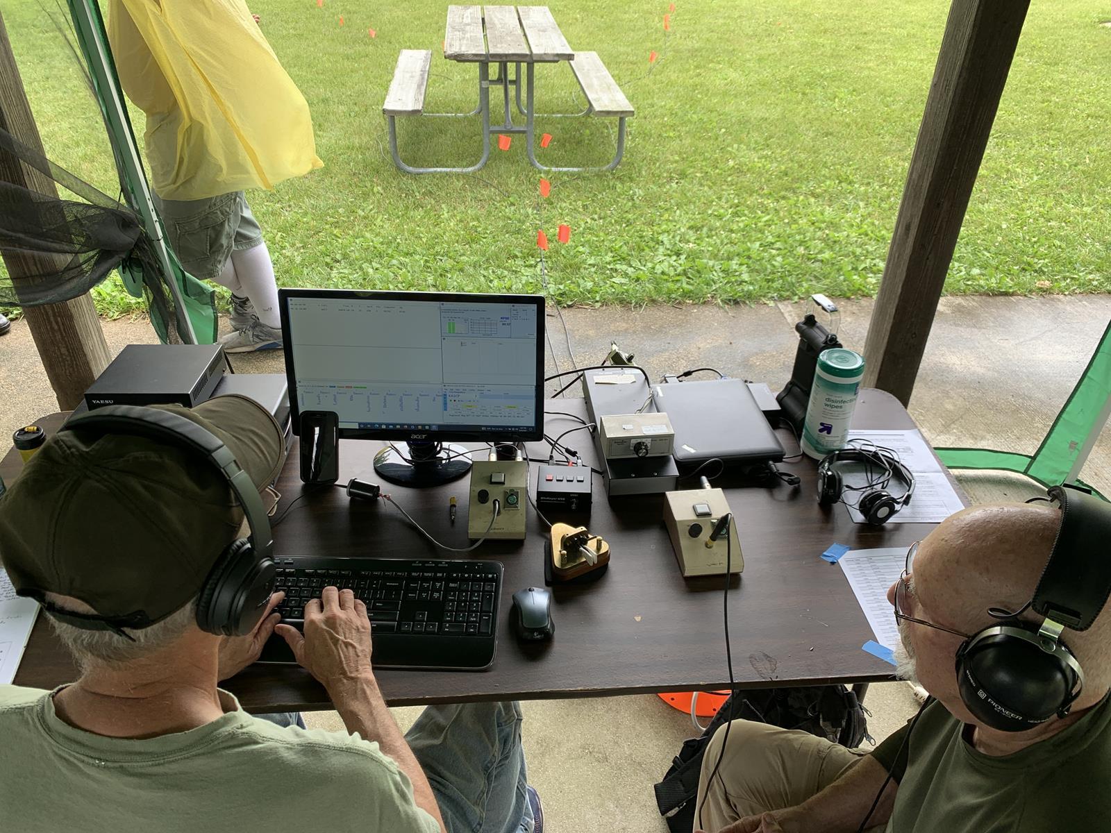 Roger, KF9D and Harold, W9HB racking up the CW QSOs