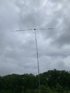 Rotatable dipole against a dark FD sky