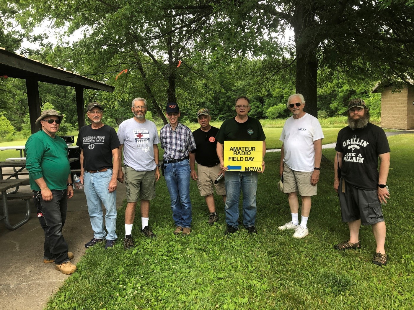 Setup crew: Joel (W9NXM), Roger (KF9D), Bill (KD9WEW), Dean (WC9C), Wayne (KC9UKA), John (KA9CAR), Mike (WB8BZK), Dan (KD9M), and Loren (K3RFC - taking photo)